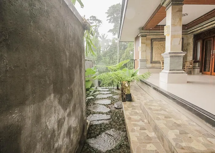 Guest house Backyard *